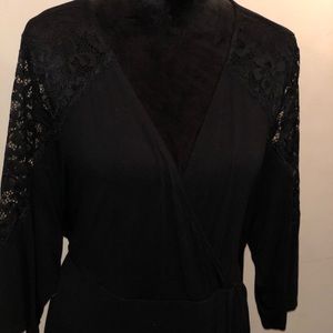 Plus size Black laced sleeves maxi dress